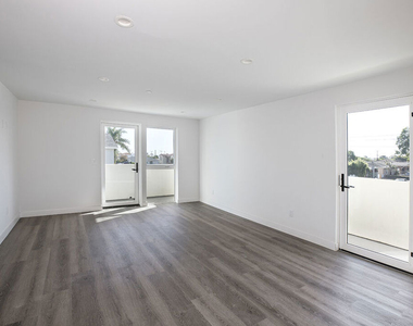 1434 W 9th Street - Photo Thumbnail 4