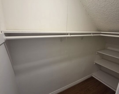 818 7th Street - Photo Thumbnail 4