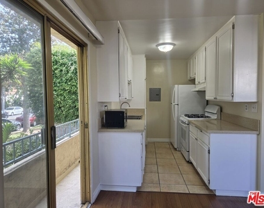 818 7th Street - Photo Thumbnail 2