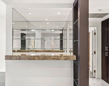 1210 N Kings Road - Photo Thumbnail 3