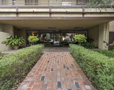 1210 N Kings Road - Photo Thumbnail 40