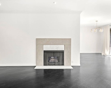 1210 N Kings Road - Photo Thumbnail 7