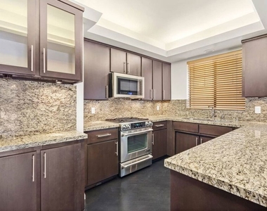 1210 N Kings Road - Photo Thumbnail 16