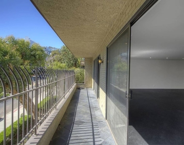 1210 N Kings Road - Photo Thumbnail 11