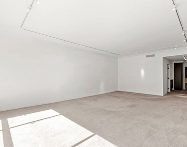 1210 N Kings Road - Photo Thumbnail 28