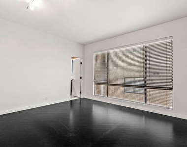 1210 N Kings Road - Photo Thumbnail 21