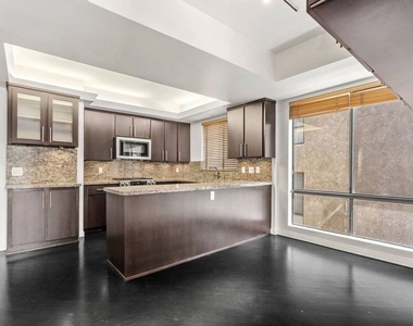 1210 N Kings Road - Photo Thumbnail 14
