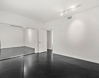1210 N Kings Road - Photo Thumbnail 23