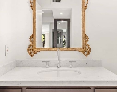 1210 N Kings Road - Photo Thumbnail 5
