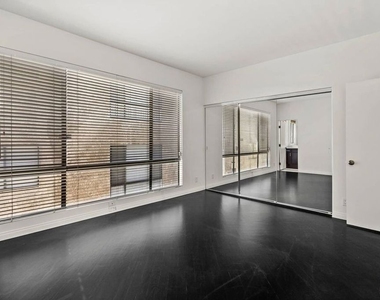 1210 N Kings Road - Photo Thumbnail 22
