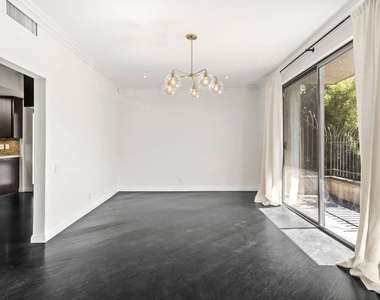 1210 N Kings Road - Photo Thumbnail 9