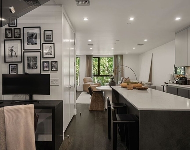 724 N Croft Avenue - Photo Thumbnail 5