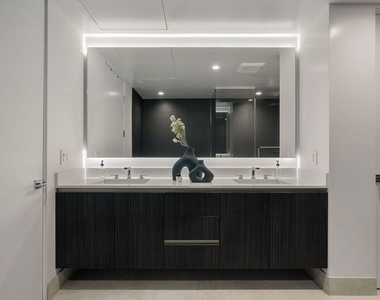 724 N Croft Avenue - Photo Thumbnail 13