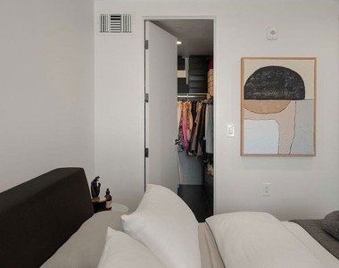724 N Croft Avenue - Photo Thumbnail 11
