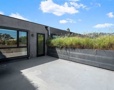 724 N Croft Avenue - Photo Thumbnail 15