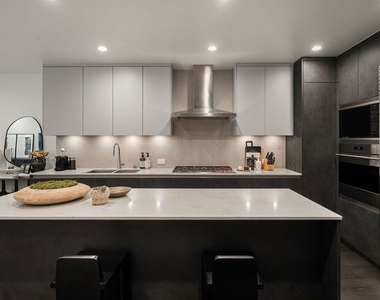 724 N Croft Avenue - Photo Thumbnail 4
