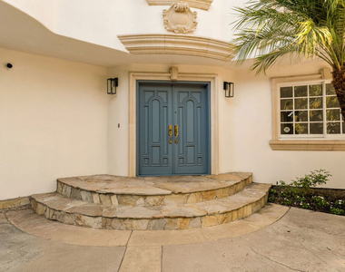 1109 Pine Drive - Photo Thumbnail 2