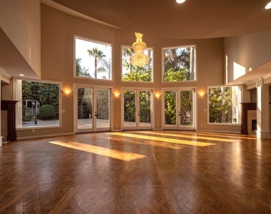 1109 Pine Drive - Photo Thumbnail 8