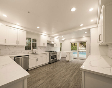 1109 Pine Drive - Photo Thumbnail 21