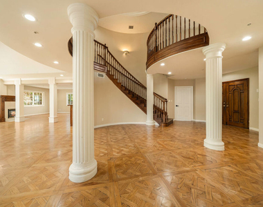 1109 Pine Drive - Photo Thumbnail 4
