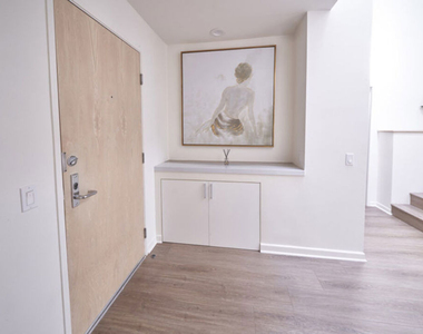 1617 S Beverly Glen Boulevard - Photo Thumbnail 6