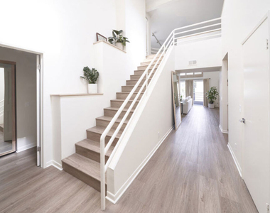 1617 S Beverly Glen Boulevard - Photo Thumbnail 10