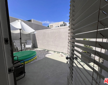 1617 S Beverly Glen Boulevard - Photo Thumbnail 18