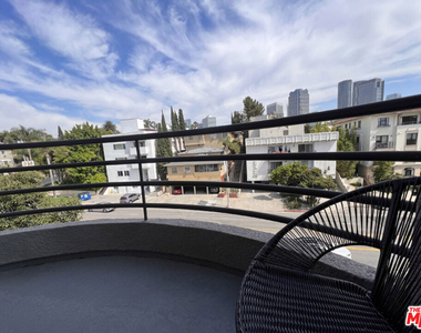 1617 S Beverly Glen Boulevard - Photo Thumbnail 17