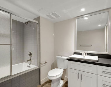 153 San Vicente Boulevard - Photo Thumbnail 12