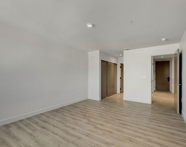 153 San Vicente Boulevard - Photo Thumbnail 9