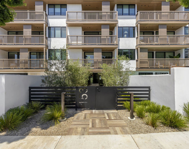 153 San Vicente Boulevard - Photo Thumbnail 20