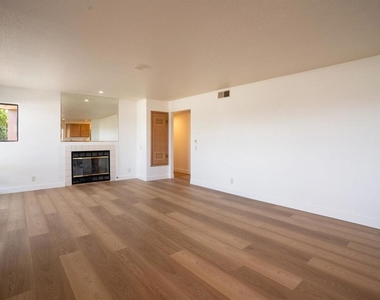 4766 Noyes St - Photo Thumbnail 11