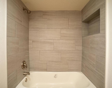 4766 Noyes St - Photo Thumbnail 18