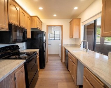 4766 Noyes St - Photo Thumbnail 6