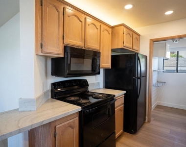 4766 Noyes St - Photo Thumbnail 8