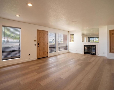 4766 Noyes St - Photo Thumbnail 12