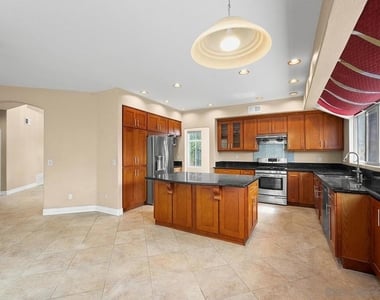 8721 Edulis Ct - Photo Thumbnail 14