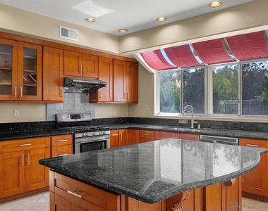 8721 Edulis Ct - Photo Thumbnail 11