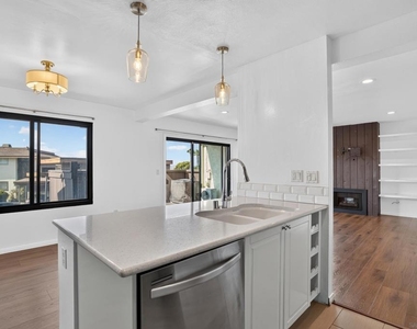 3837 Leland - Photo Thumbnail 2