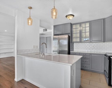 3837 Leland - Photo Thumbnail 4