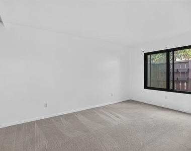 3837 Leland - Photo Thumbnail 17