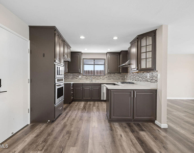 2066 Dwight Avenue - Photo Thumbnail 21