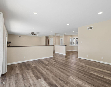 2066 Dwight Avenue - Photo Thumbnail 10