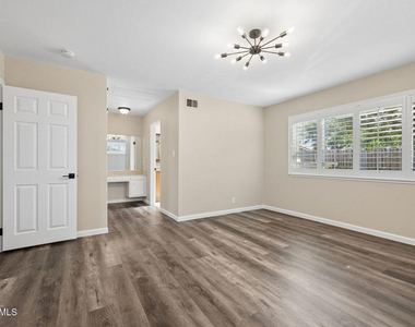 2066 Dwight Avenue - Photo Thumbnail 32