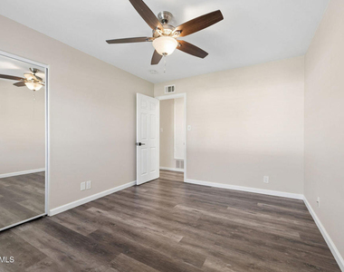 2066 Dwight Avenue - Photo Thumbnail 26