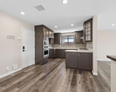 2066 Dwight Avenue - Photo Thumbnail 18