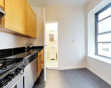 East 76th Street - Photo Thumbnail 2
