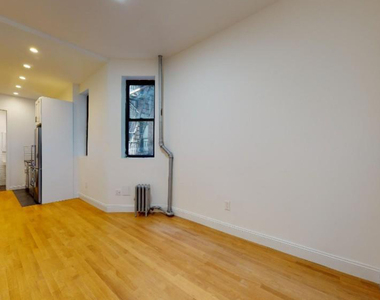 West 50th Street - Photo Thumbnail 4