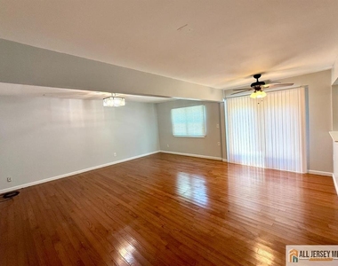 44 Drake Road - Photo Thumbnail 2