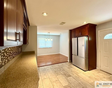 44 Drake Road - Photo Thumbnail 4